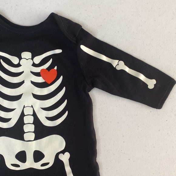 Old Navy Skeleton bodysuit Halloween X-ray parents - Picture 4 of 9